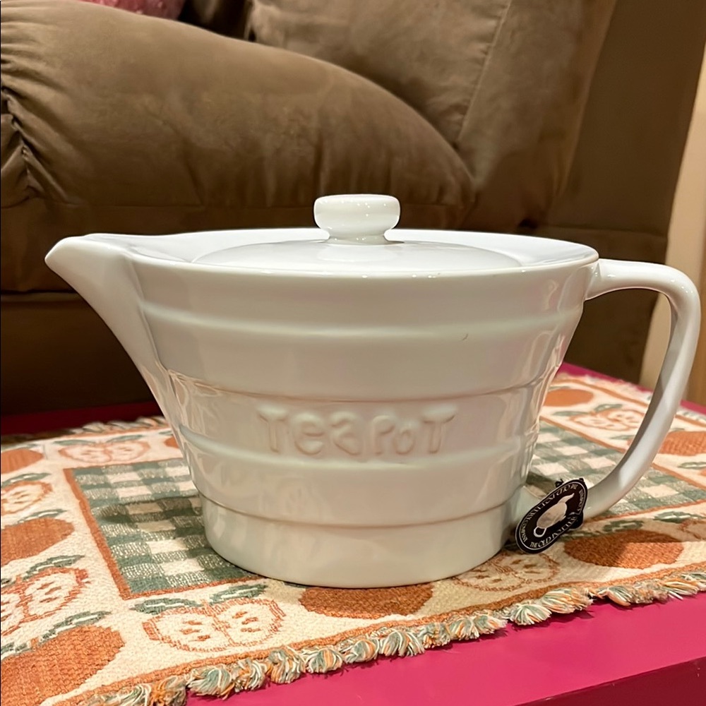 The Old Pottery Co Ceramic Teapot with Classic Design and Embossed Detailing